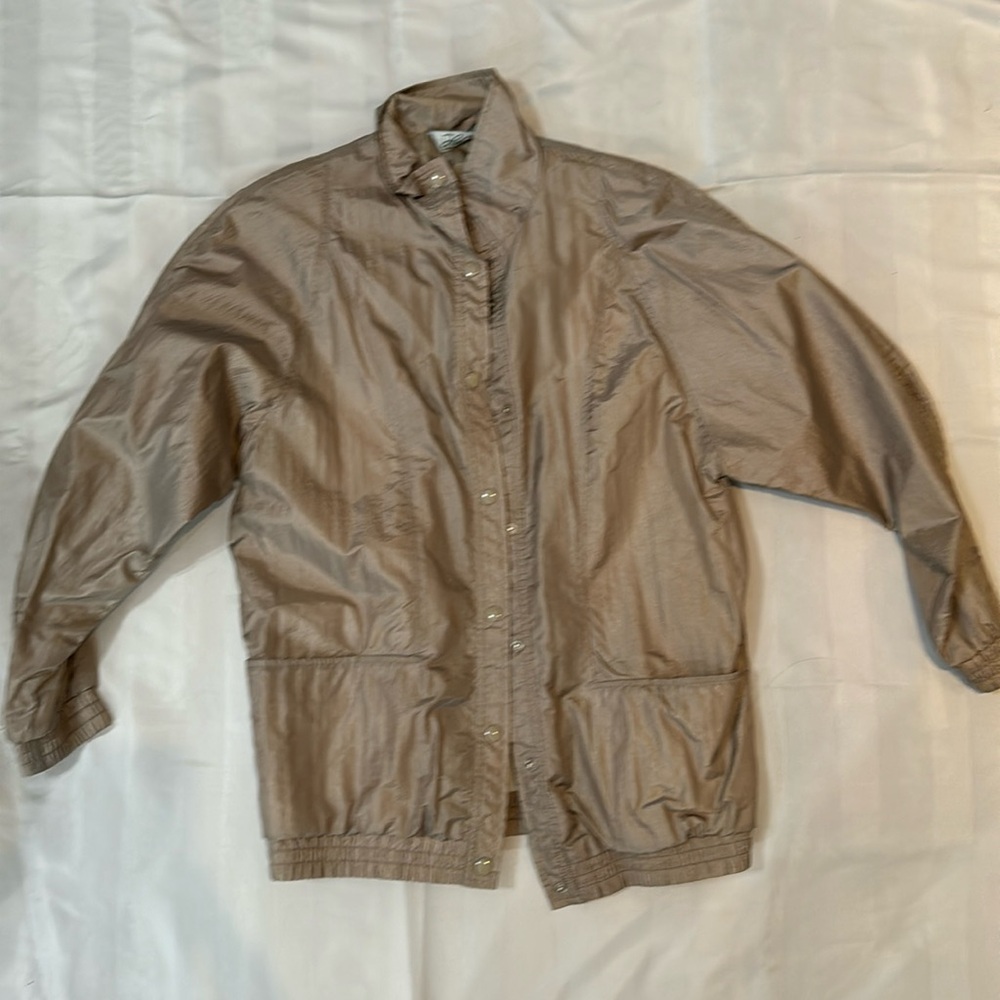 10 windbreaker with snaps like new lightweight long sleeve